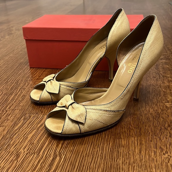 Vintage pre-loved Valentino heels - Picture 2 of 4
